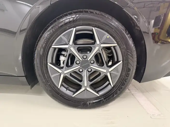 Lynk & Co 10 EM-P 2025 Model 120 4WD Ultra – фото 9
