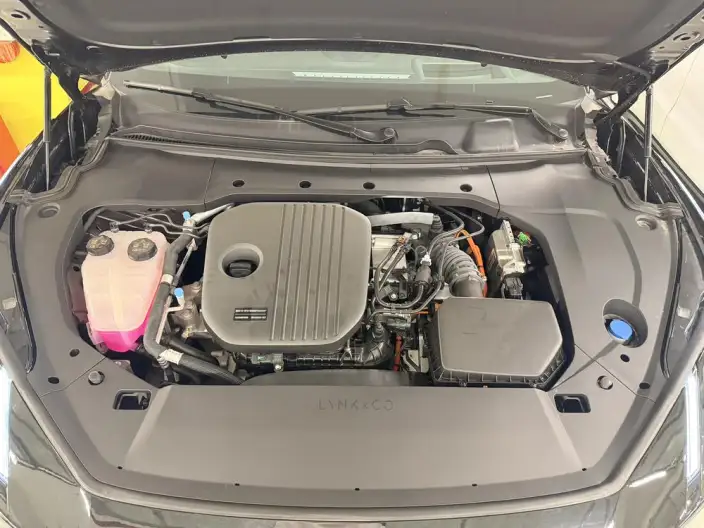 Lynk & Co 10 EM-P 2025 Model 120 4WD Ultra – фото 10
