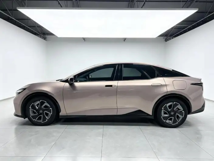 TOYOTA bZ3 2023 Model Long Battery Life Pro Premium – фото 4