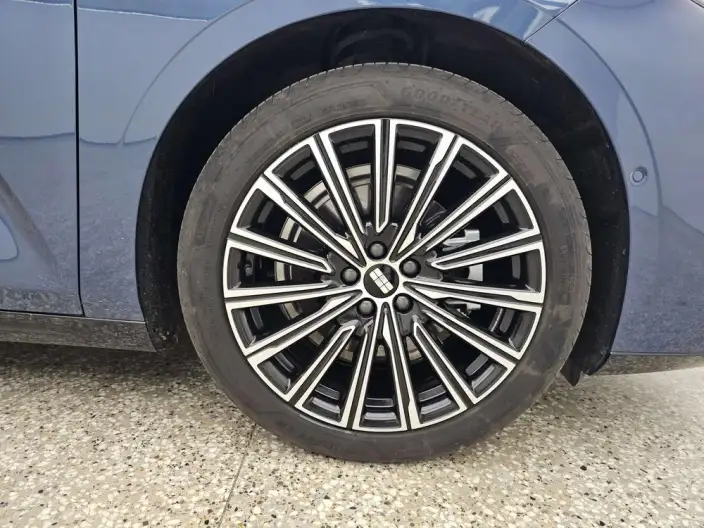 Geely Galaxy E8 PHEV 2025 Model 130km EM-P Galaxy Edition – фото 6