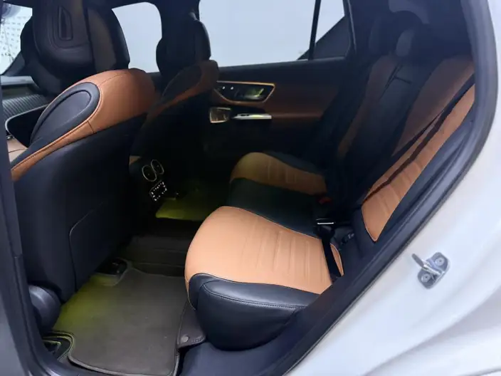 Mercedes-Benz GLC 2023 Model Facelift GLC 260 L 4MATIC Luxury Model 5 seat – фото 10