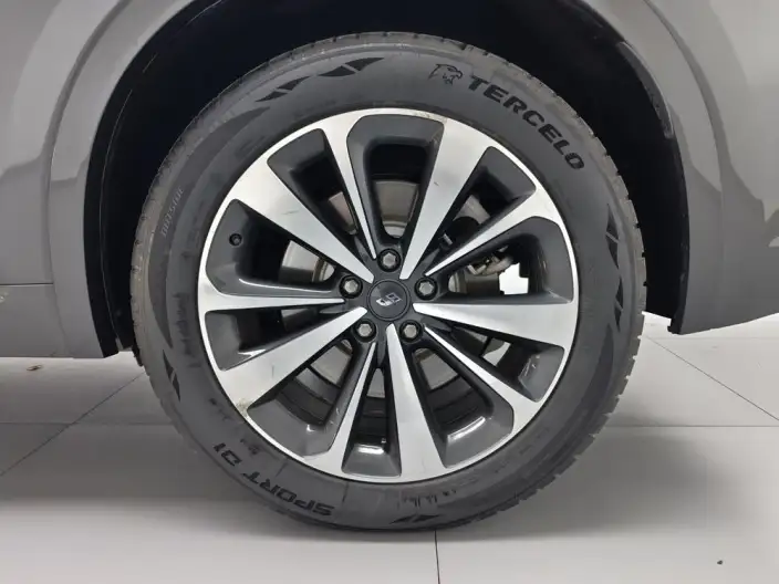 Li Auto ONE 2021 Model Extended Range 6 seat Edition – фото 9