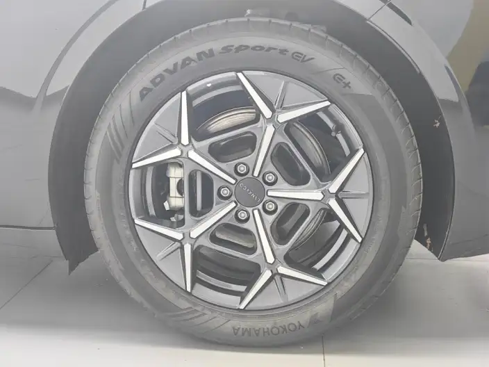 Lynk & Co 10 EM-P 2025 Model 120 4WD Ultra H5 – фото 9