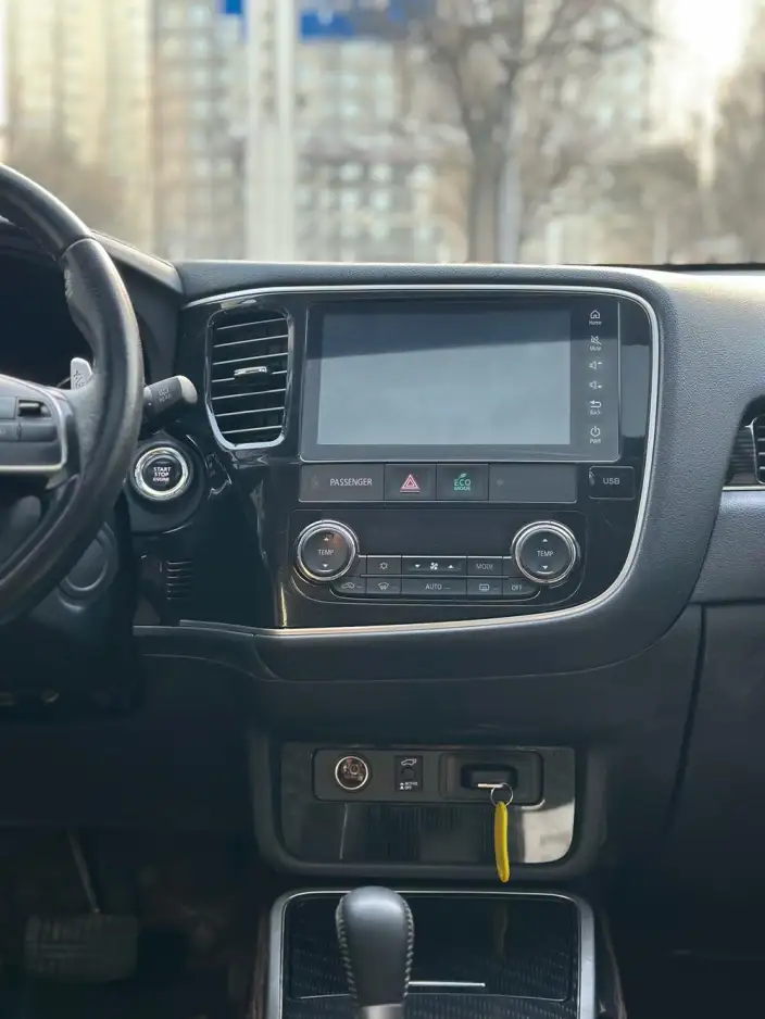Mitsubishi Outlander 2021 Model 2.4L 4WD Enjoy Edition 7 seat – фото 7