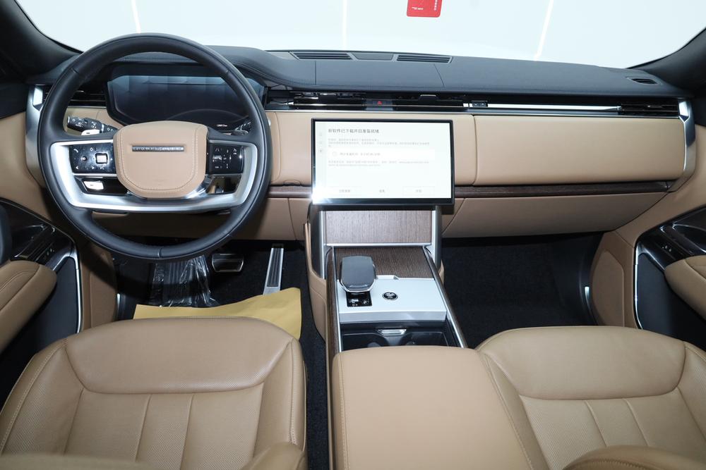 Range Rover 2024 3.0 L6 400PS Centurion Plus 7 seat