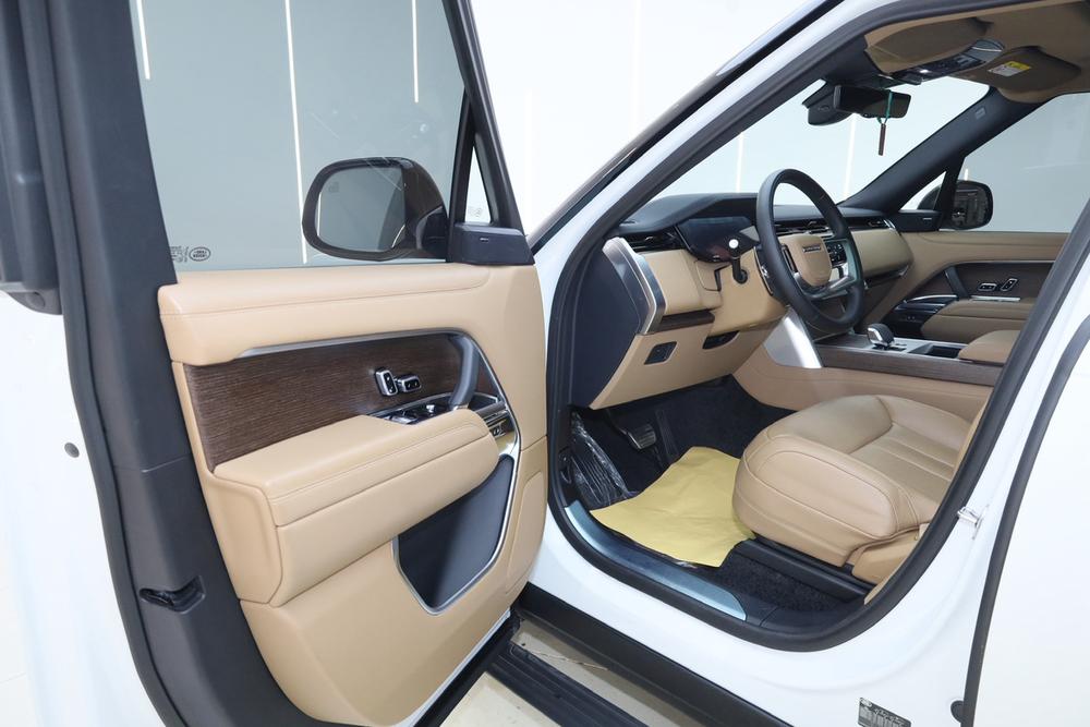 Range Rover 2024 3.0 L6 400PS Centurion Plus 7 seat – фото 6