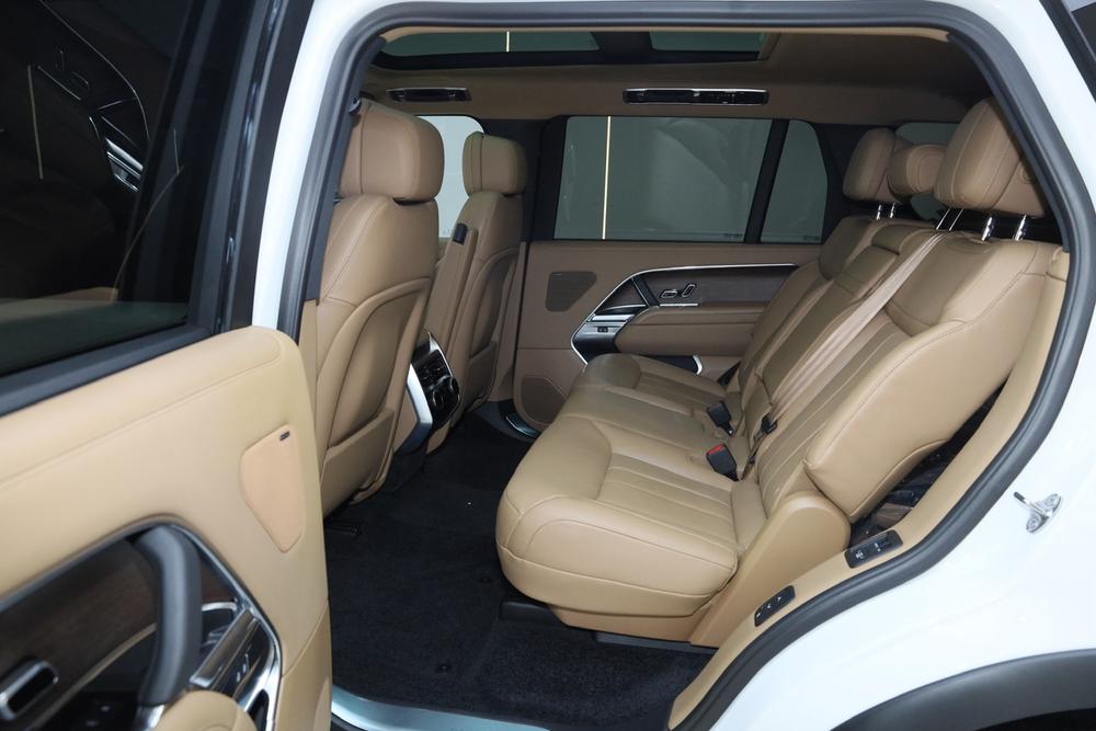 Range Rover 2024 3.0 L6 400PS Centurion Plus 7 seat – фото 7