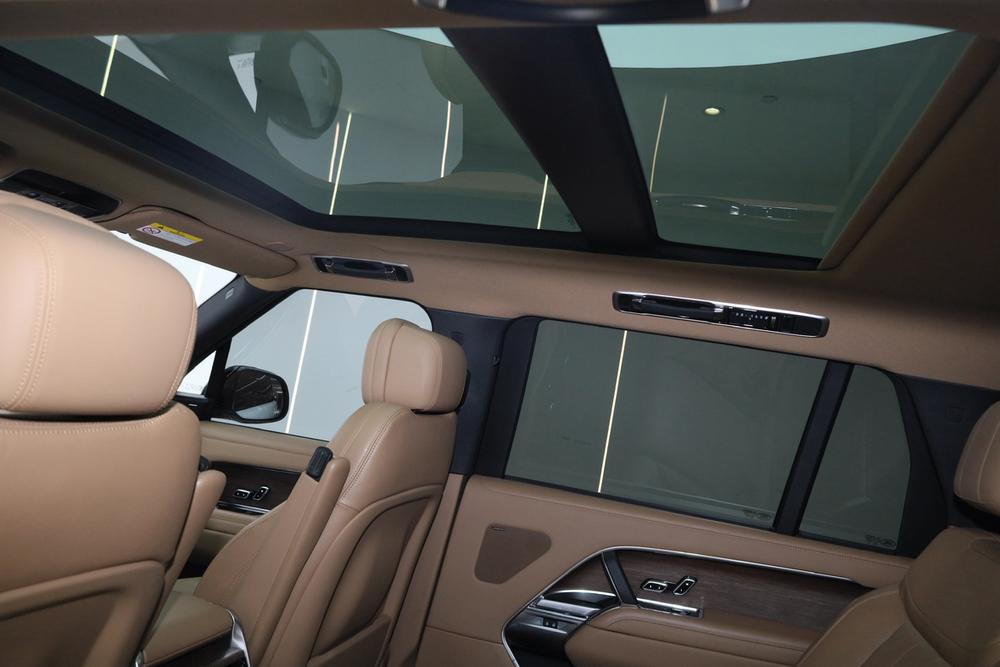 Range Rover 2024 3.0 L6 400PS Centurion Plus 7 seat – фото 8