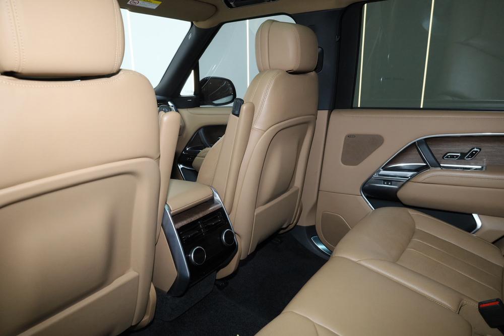 Range Rover 2024 3.0 L6 400PS Centurion Plus 7 seat – фото 9