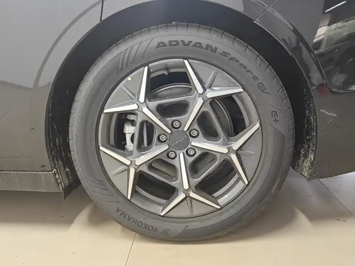 Lynk & Co 10 EM-P 2025 Model 120 4WD Ultra H5 – фото 9