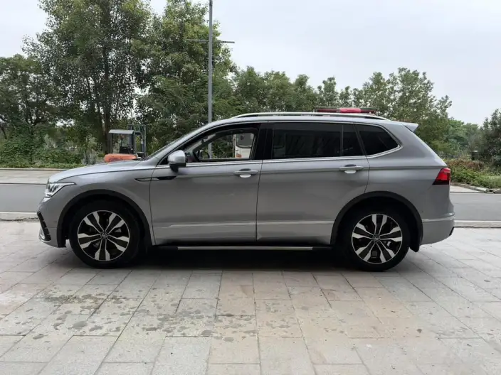 Volkswagen Tiguan L 2022 Model 380TSI Automatic 4WD R-Line Enjoy the version more 7 seat – фото 4