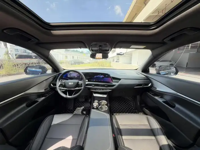 Cadillac GT4 2023 Model 25T Luxury Model – фото 6