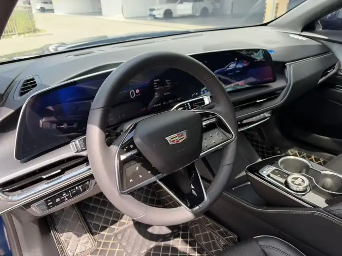 Cadillac GT4 2023 Model 25T Luxury Model – фото 7