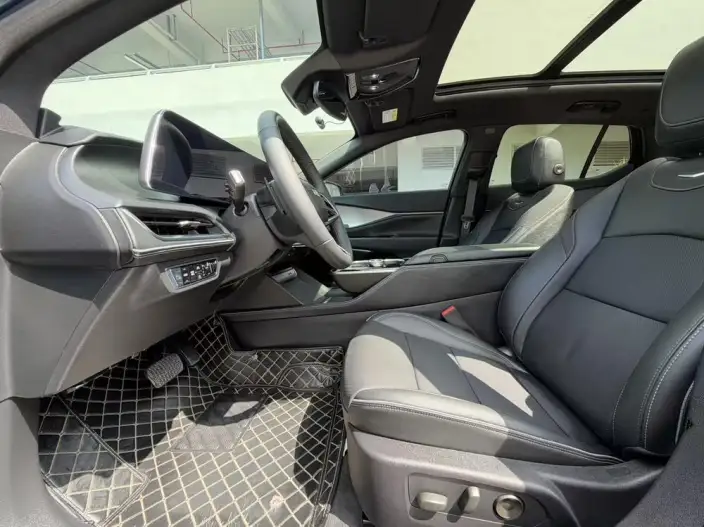 Cadillac GT4 2023 Model 25T Luxury Model – фото 8