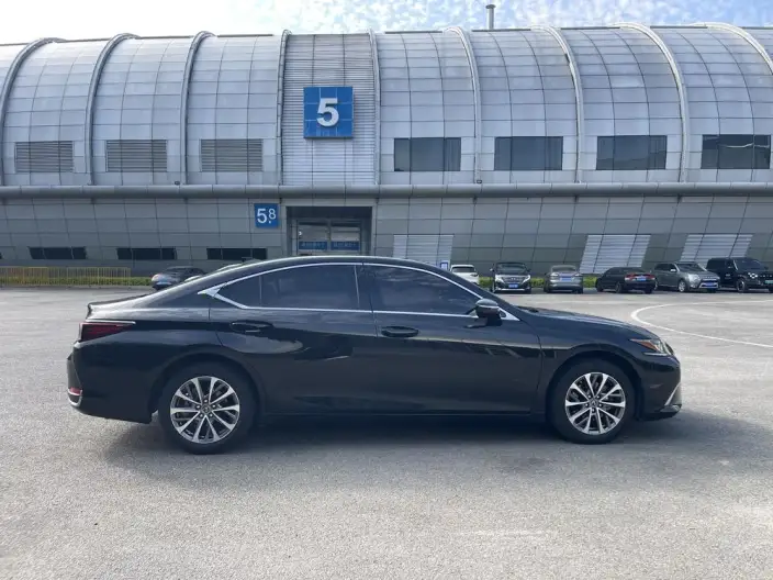 Lexus ES 2024 Model 200 Premium