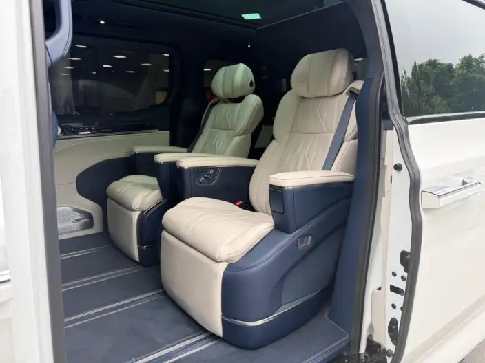 ZEEKR 009 2024 Model 2WD Edition 310kW 6 seat – фото 9