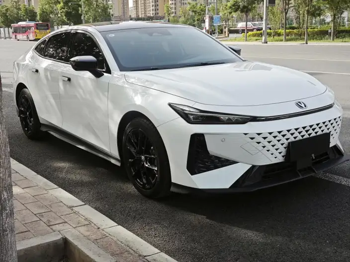 Changan UNI-V 2024 Model 1.5T Noble Model – фото 3