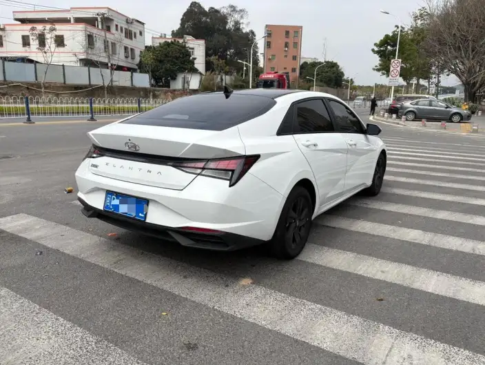 Hyundai Ioniq 2022 Model 1.5L CVT GLX Elite Edition – фото 6