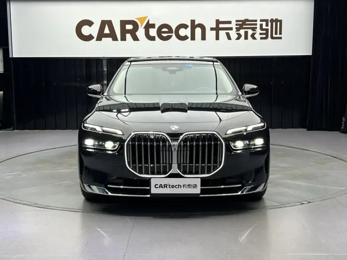 BMW 7 Series 2023 Model 735Li Luxury Set – фото 2