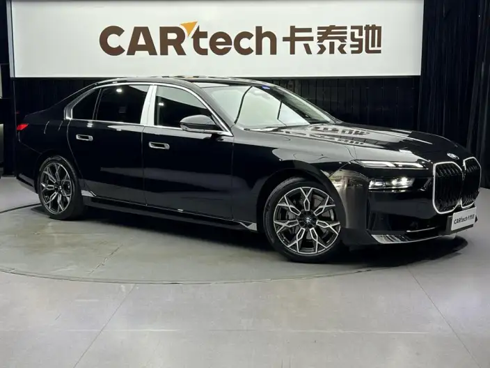 BMW 7 Series 2023 Model 735Li Luxury Set – фото 3