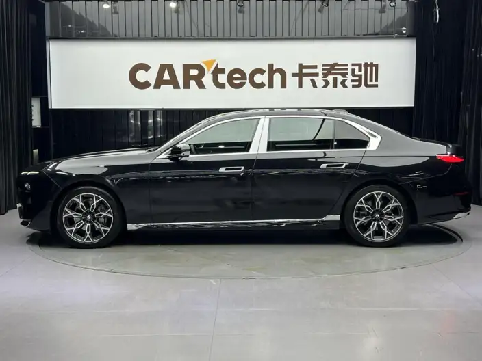 BMW 7 Series 2023 Model 735Li Luxury Set – фото 4