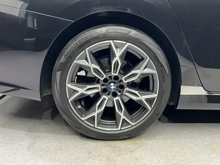BMW 7 Series 2023 Model 735Li Luxury Set – фото 6