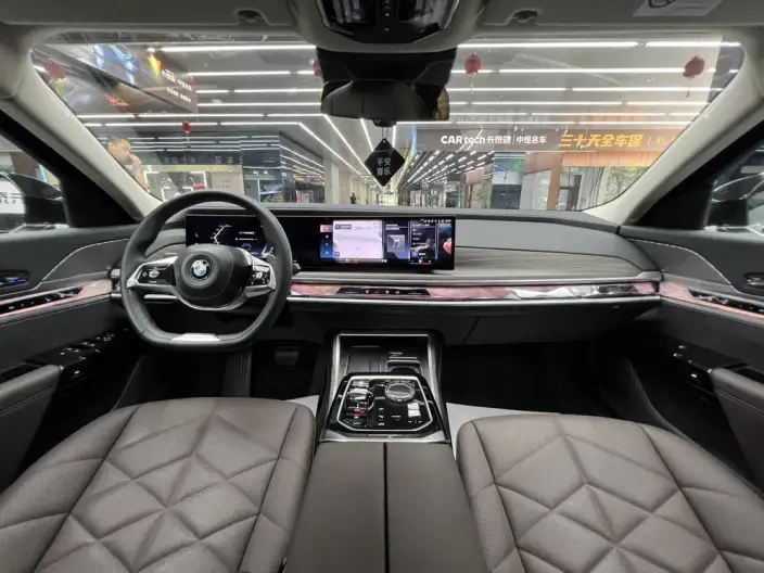 BMW 7 Series 2023 Model 735Li Luxury Set – фото 7