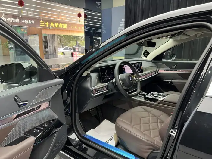 BMW 7 Series 2023 Model 735Li Luxury Set – фото 8