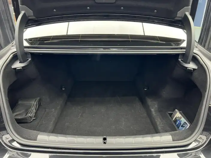 BMW 7 Series 2023 Model 735Li Luxury Set – фото 9