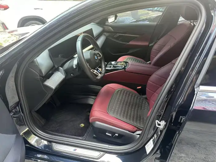 BMW 5 Series 2024 Model 525Li M Sports Set – фото 8