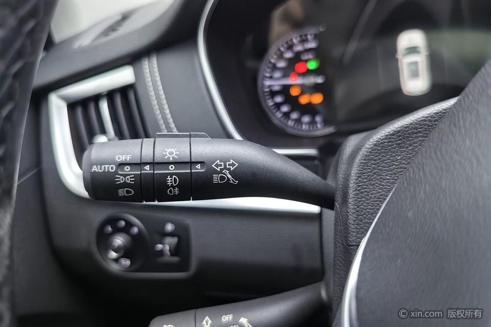 Roewe RX5 2016 30T 2WD Automatic Internet Smart Enjoy – фото 16