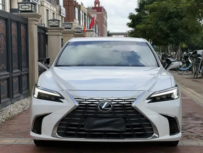 Lexus ES 2025 Model 200 Premium