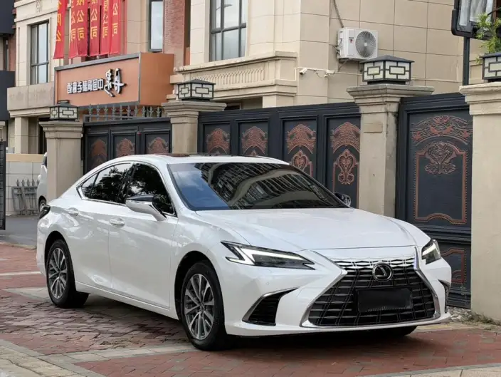 Lexus ES 2025 Model 200 Premium