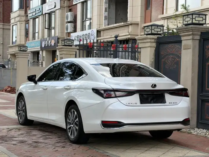Lexus ES 2025 Model 200 Premium