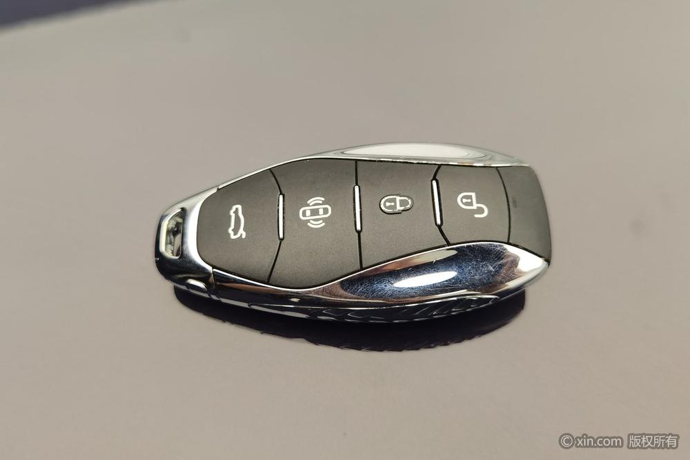 Hongqi HS7 Раздел 2023 2.0T 4WD Flag Ling Edition 6 seat – фото 6