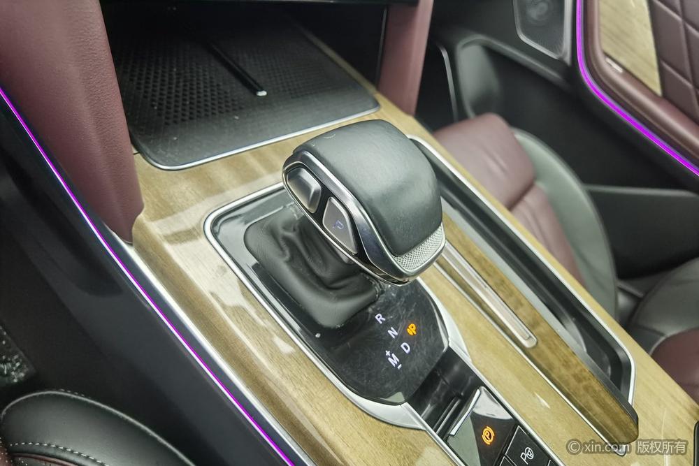 Hongqi HS7 Раздел 2023 2.0T 4WD Flag Ling Edition 6 seat – фото 14