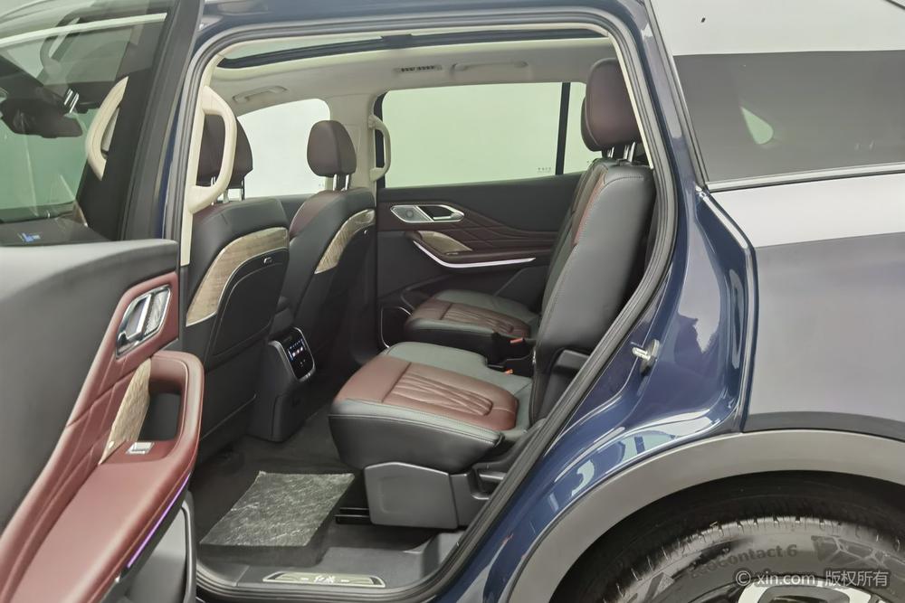 Hongqi HS7 Раздел 2023 2.0T 4WD Flag Ling Edition 6 seat – фото 19