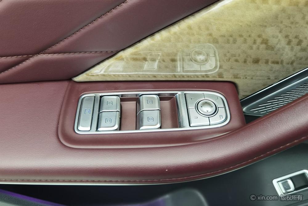 Hongqi HS7 Раздел 2023 2.0T 4WD Flag Ling Edition 6 seat – фото 22