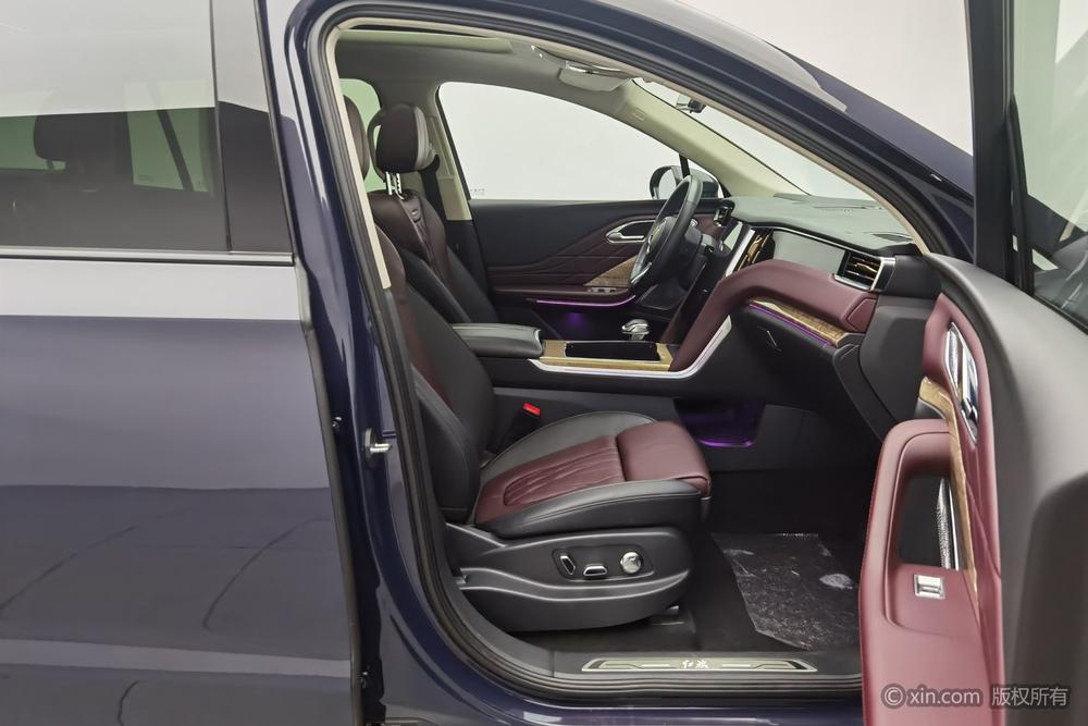 Hongqi HS7 Раздел 2023 2.0T 4WD Flag Ling Edition 6 seat – фото 24
