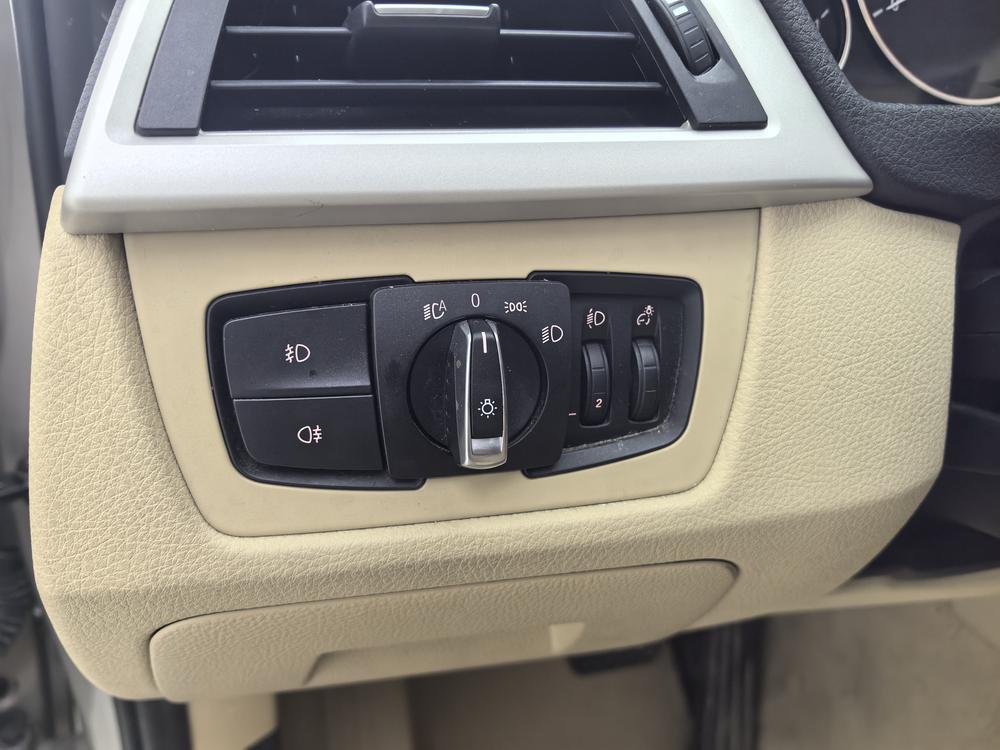 BMW 3 Series 2015 316i Entry – фото 19