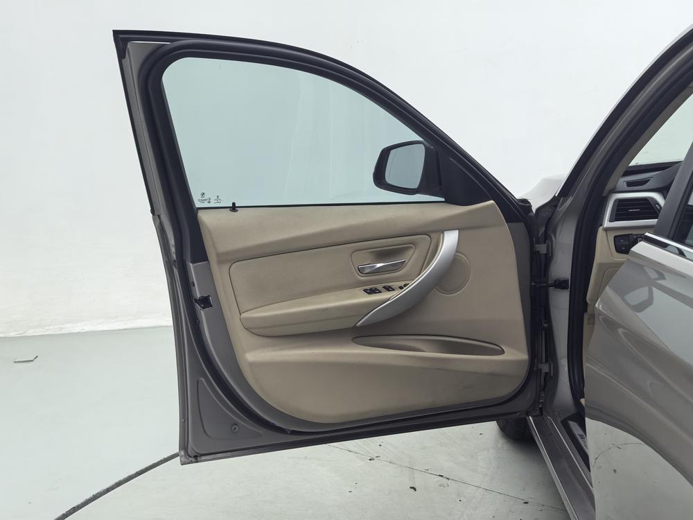 BMW 3 Series 2015 316i Entry – фото 26