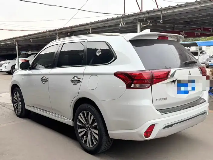 Mitsubishi Outlander 2021 Model 2.0L 2WD Smooth Ride Edition 5 seat – фото 3