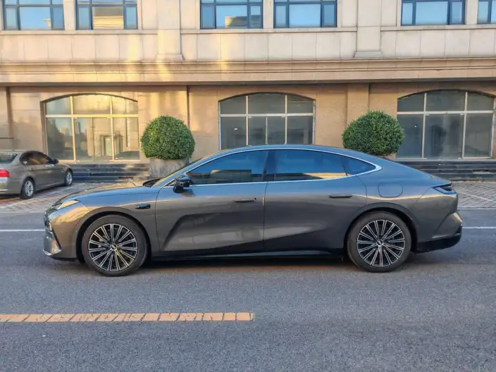 Geely Galaxy E8 PHEV 2025 Model 130km EM-P Tiggo Edition