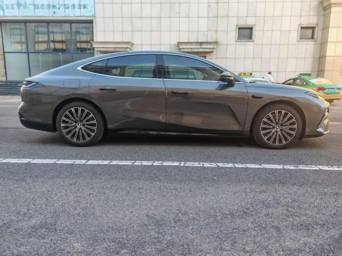 Geely Galaxy E8 PHEV 2025 Model 130km EM-P Tiggo Edition – фото 8