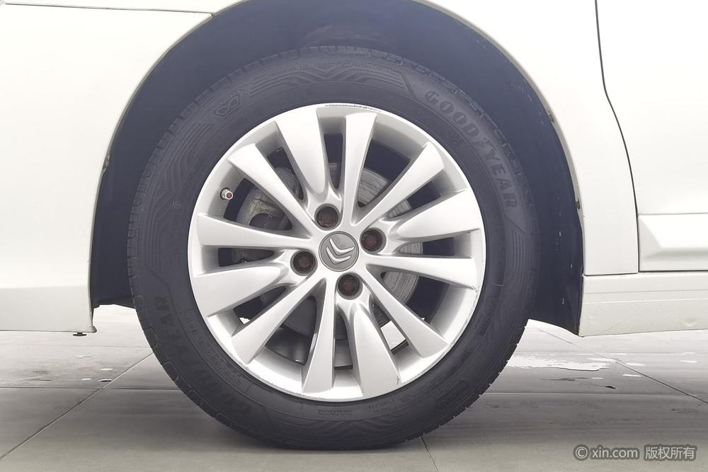 Citroën C-Triomphe 2013 модификация Тройная литиевая батарея кузов 2.0L Manual серия Baojun тип – фото 9