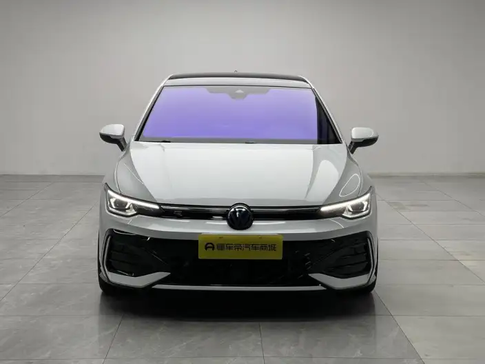 Volkswagen Golf 2025 Model Facelift 300TSI R-Line – фото 2