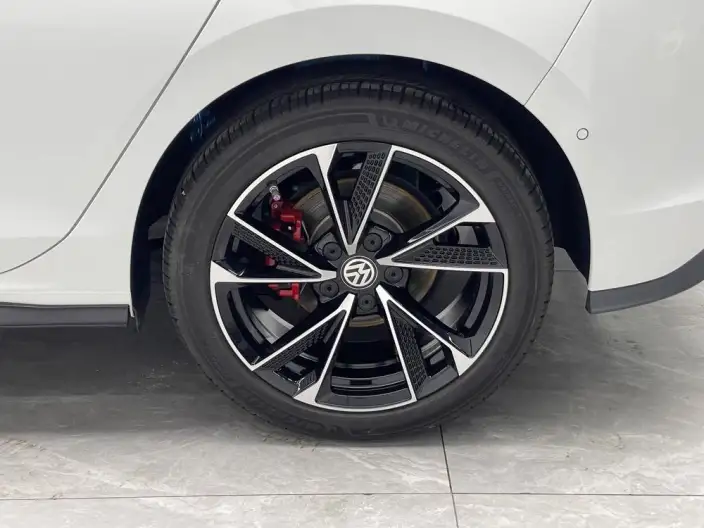 Volkswagen Golf 2025 Model Facelift 300TSI R-Line – фото 9