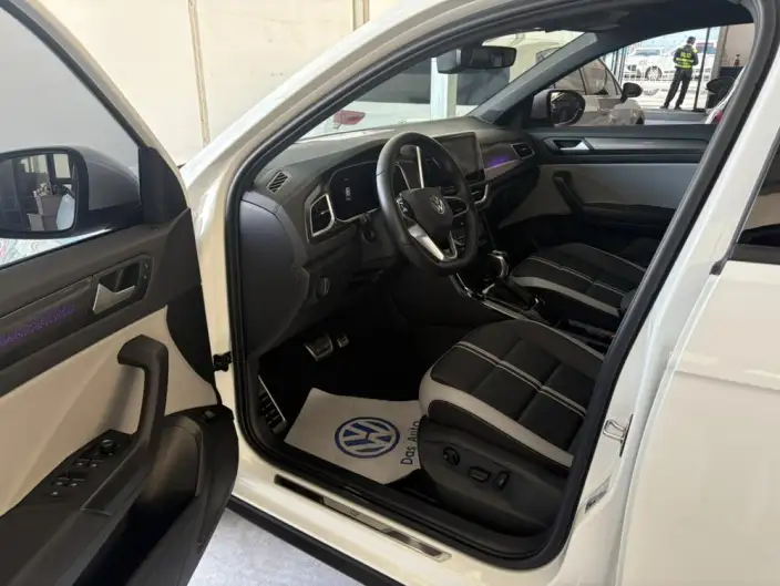 Volkswagen T-Roc 2023 Model 300TSI DSG Chenguang Edition – фото 9