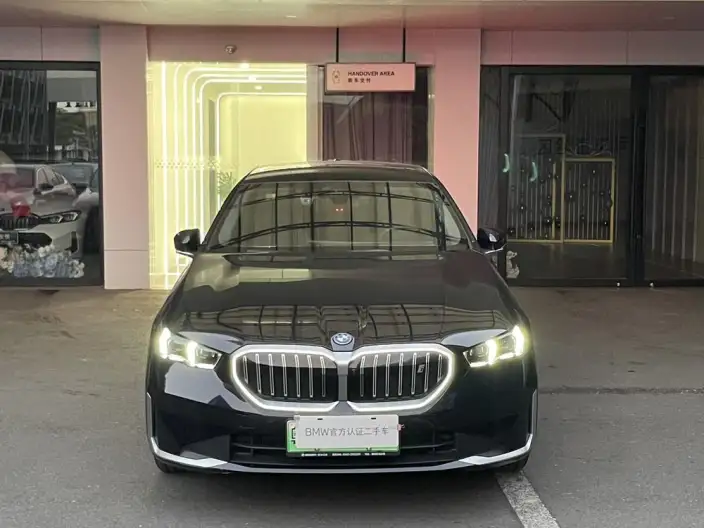 BMW i5 2024 Model eDrive35L Exclusive Model Luxury Set