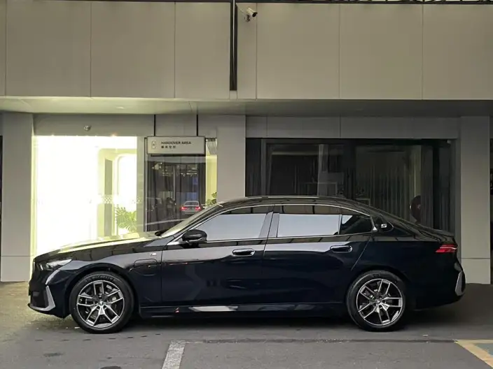 BMW i5 2024 Model eDrive35L Exclusive Model Luxury Set
